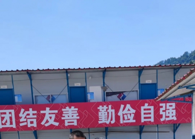 夏日炎炎送清涼 防暑降溫促生產——公司在建項目部為一線員工發(fā)放防暑降溫用品 ...